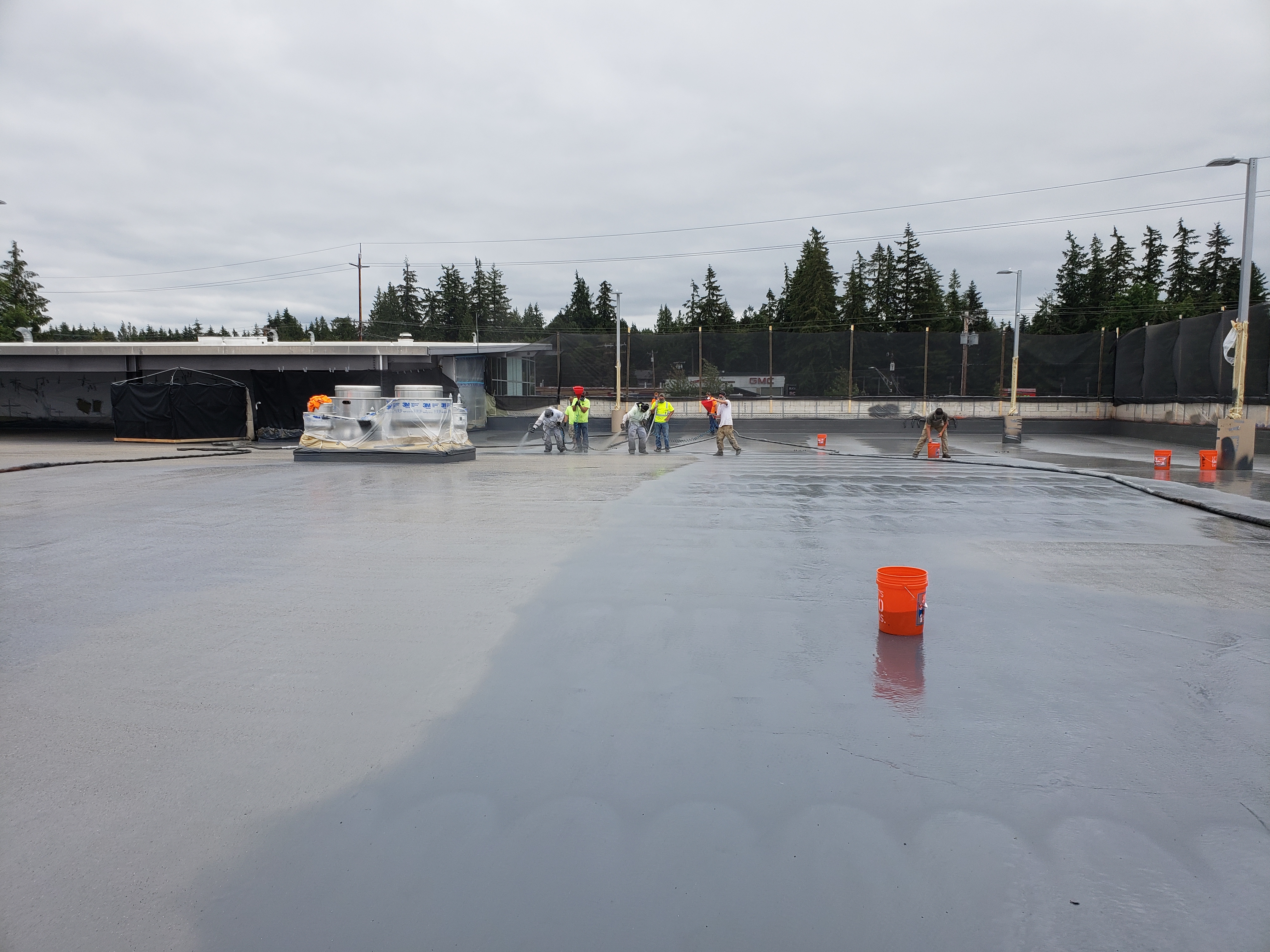 Flat low-slope roof coated with a seamless liquid membrane